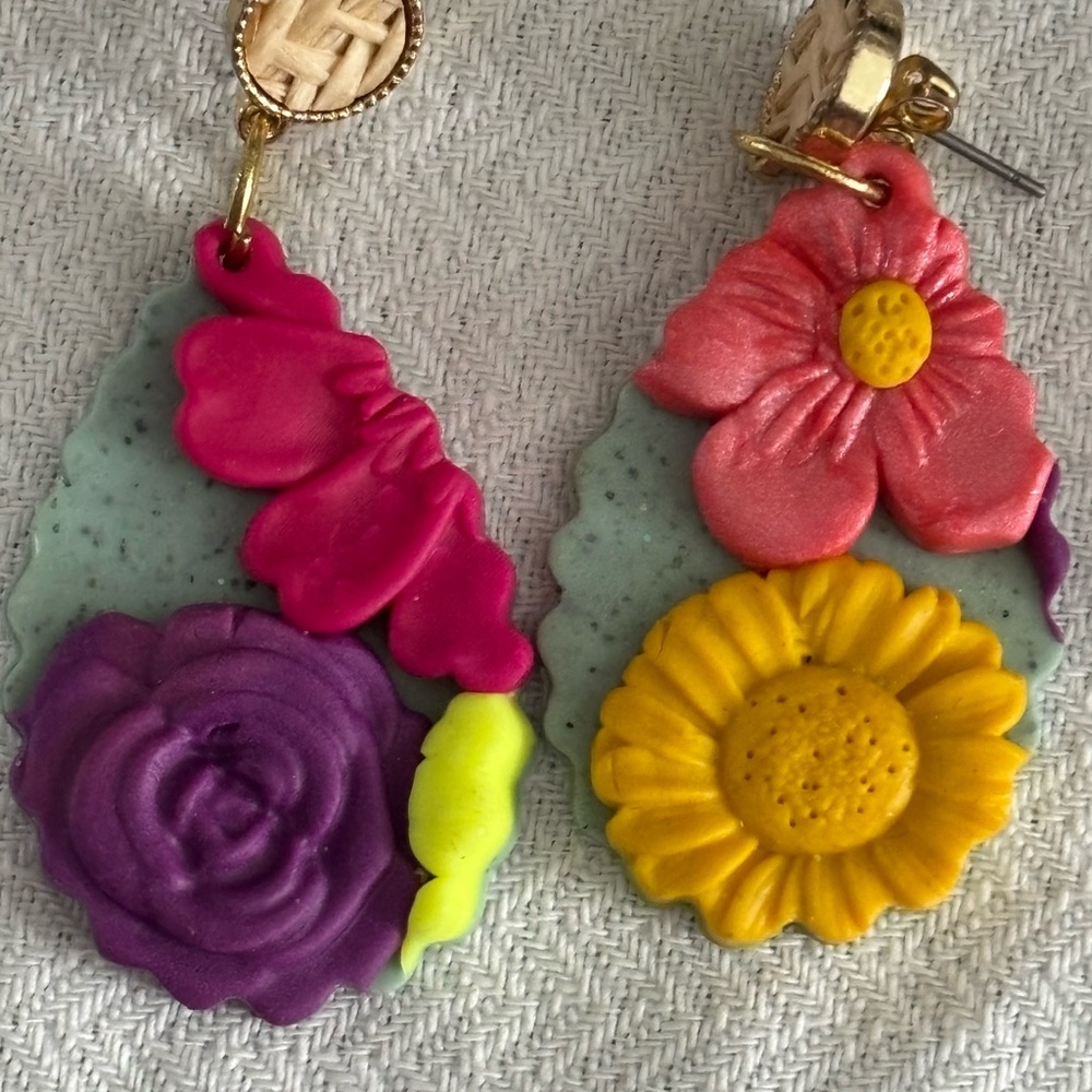 💗💗💗Handcrafted Floral Drop Earrings - Multicolor- 1 1/2 inches long